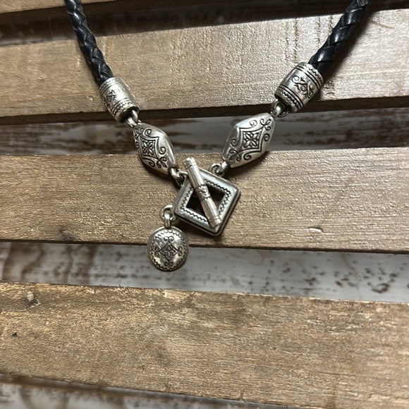 CMS🖤Brighton great shape Vintage Etched black leather braided toggle necklace - Picture 4 of 7